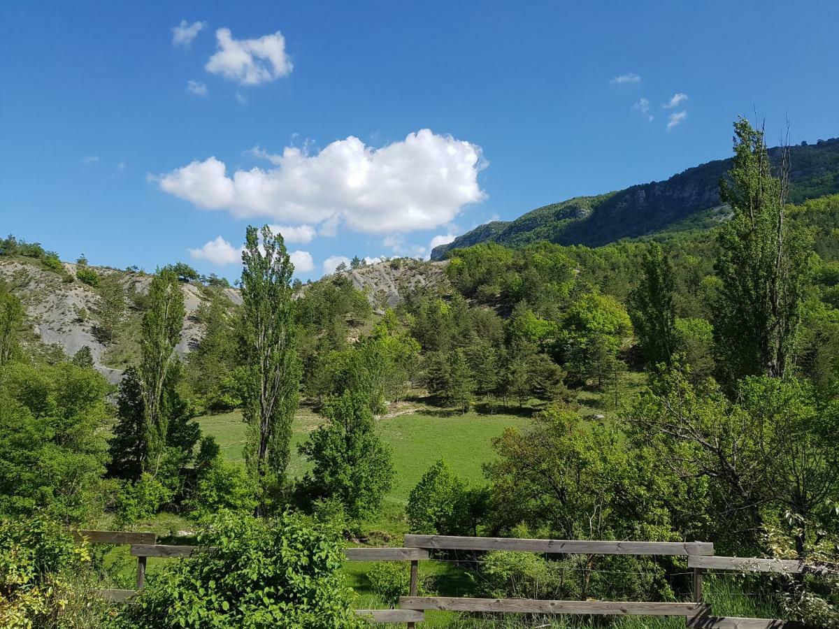 Gites Les Costoliers Chateauneuf-Miravail Bagian luar foto