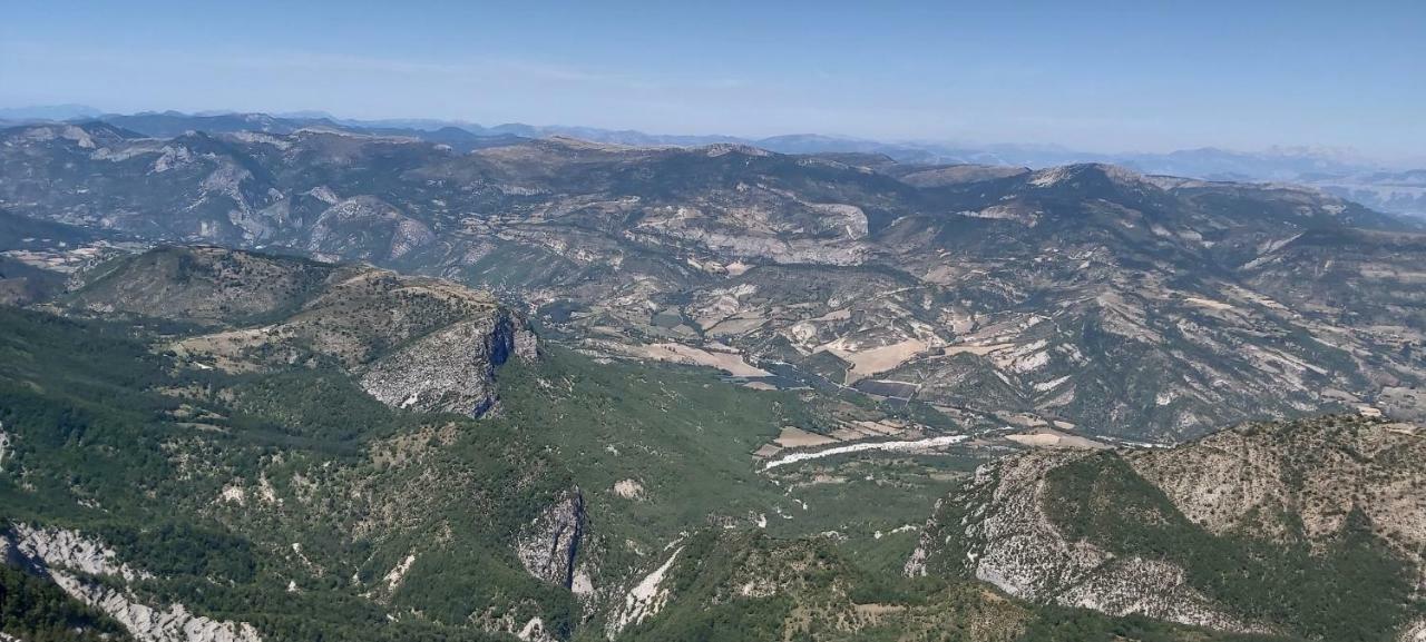 Gites Les Costoliers Chateauneuf-Miravail Bagian luar foto