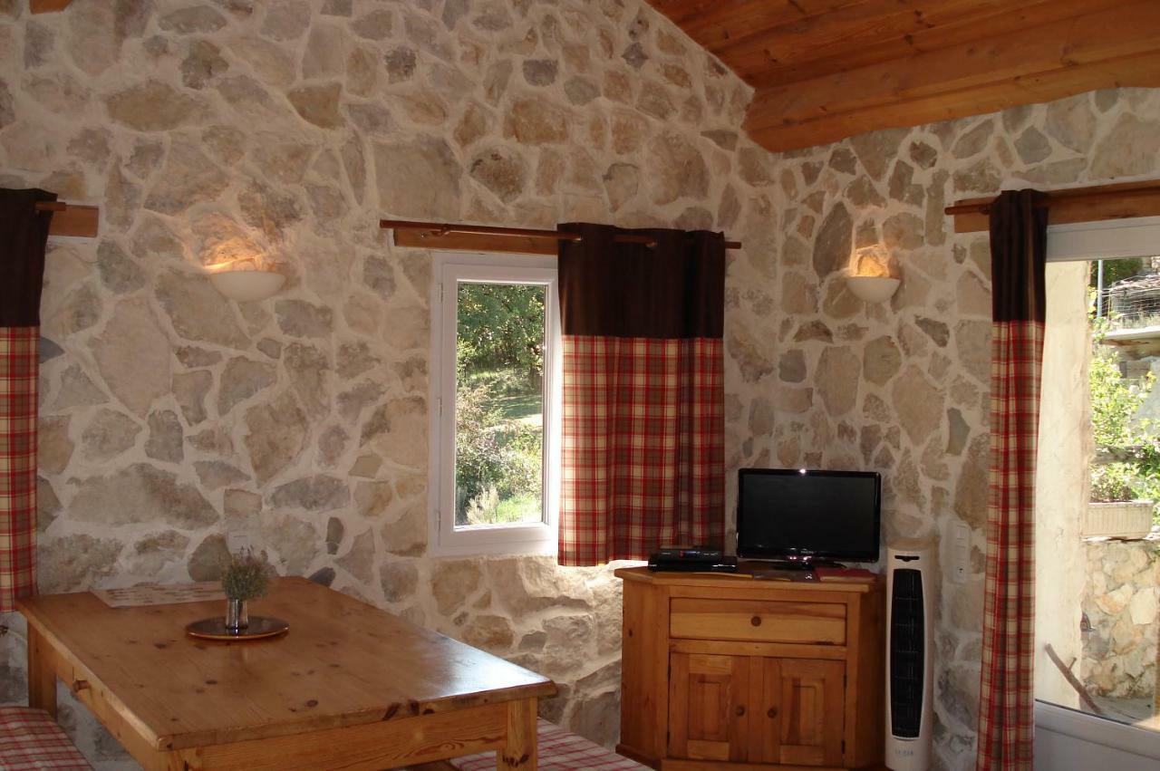 Gites Les Costoliers Chateauneuf-Miravail Bagian luar foto